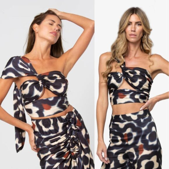 NWT Just Bee Queen Cut Out Satin Harlow One Shoulder Crop Top  Navy Floral - Picture 2 of 10